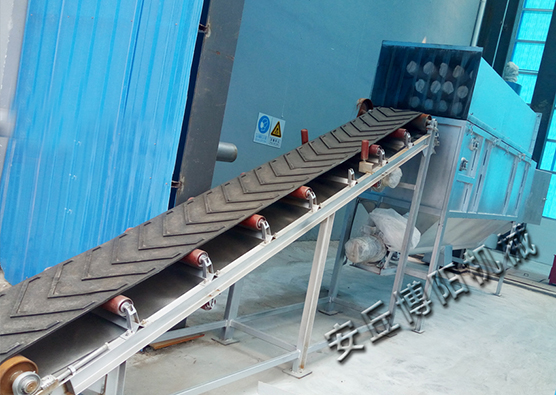 PVC粉自動(dòng)拆包機(jī)有何設(shè)計(jì)上的特點(diǎn)？