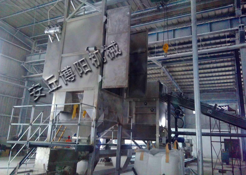 礦石粉噸袋拆包機(jī)實現(xiàn)噸袋無塵卸料作業(yè)