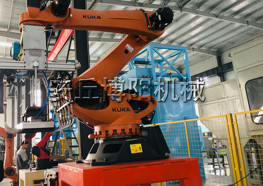 為什么越來越多的行業(yè)使用袋裝肥料機器人碼垛機？