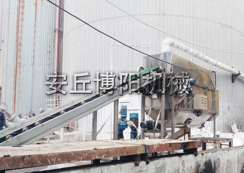 片堿自動拆包機應(yīng)該如何做好養(yǎng)護工作？