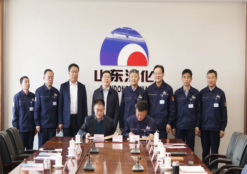 安丘市委書記賈勤清一行到山東?;╆枡C械數(shù)轉(zhuǎn)智改研發(fā)中心實地考察