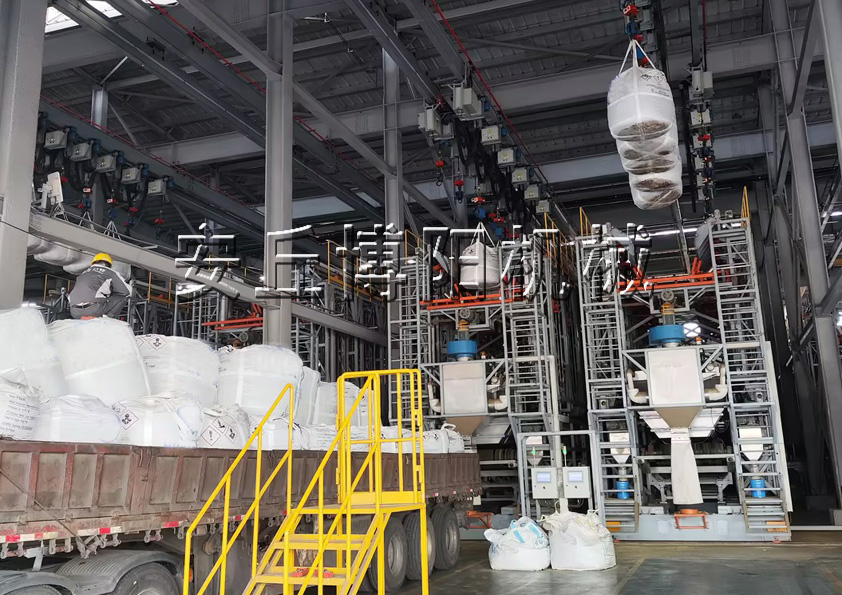 鋰電行業(yè)全自動噸包拆包機的技術(shù)特點是什么？