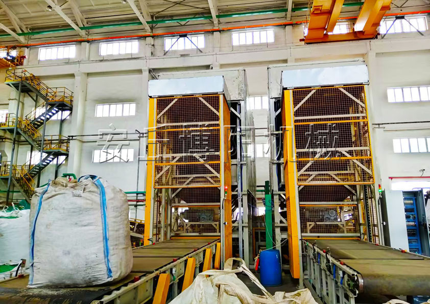 聚合硫酸鐵全自動(dòng)噸袋拆包機(jī)的特點(diǎn)和應(yīng)用行業(yè)有哪些？