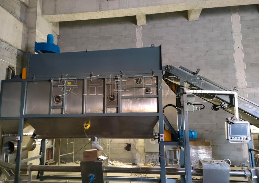 粉煤灰自動(dòng)拆袋機(jī)產(chǎn)品優(yōu)勢(shì) 無(wú)塵自動(dòng)拆包機(jī)密閉式卸料