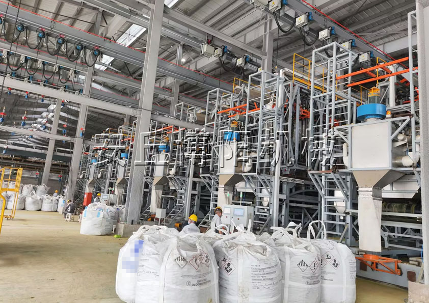 化工行業(yè)全自動噸包拆包機(jī)的具體優(yōu)勢有哪些呢？