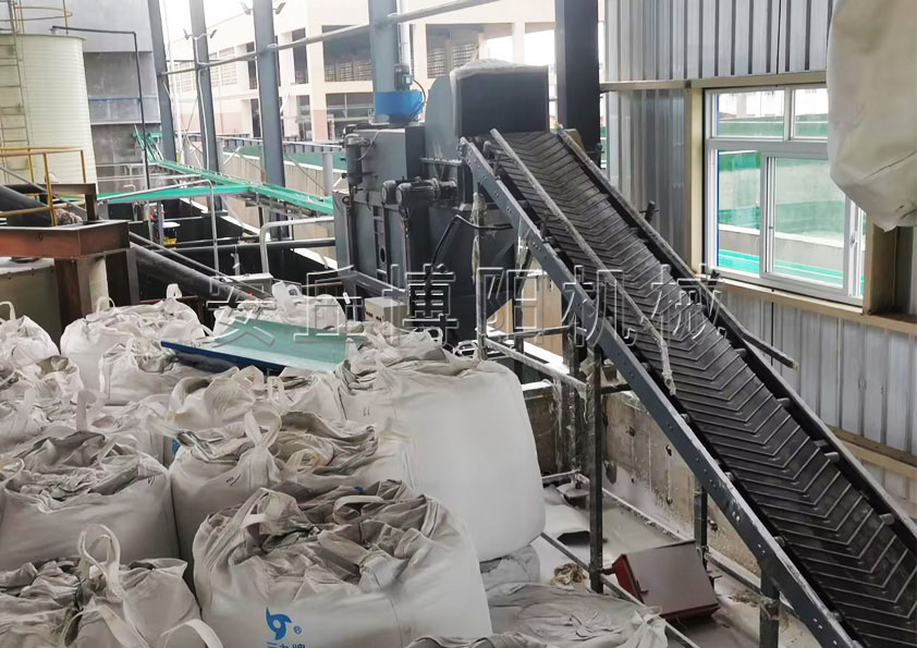 純堿自動拆包機工作原理 自動拆袋機的主要結(jié)構(gòu)組成