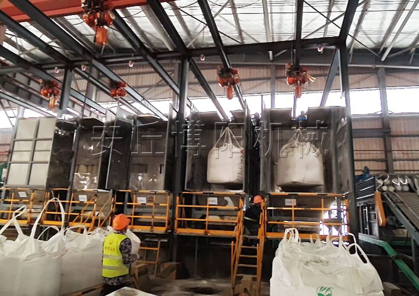 磷銨噸袋拆袋機(jī)的工作原理和性能特點(diǎn)是什么？