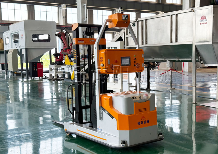 25kg磷銨AGV搬運(yùn)機(jī)械手 編織袋AGV小車(chē)客戶(hù)現(xiàn)場(chǎng)