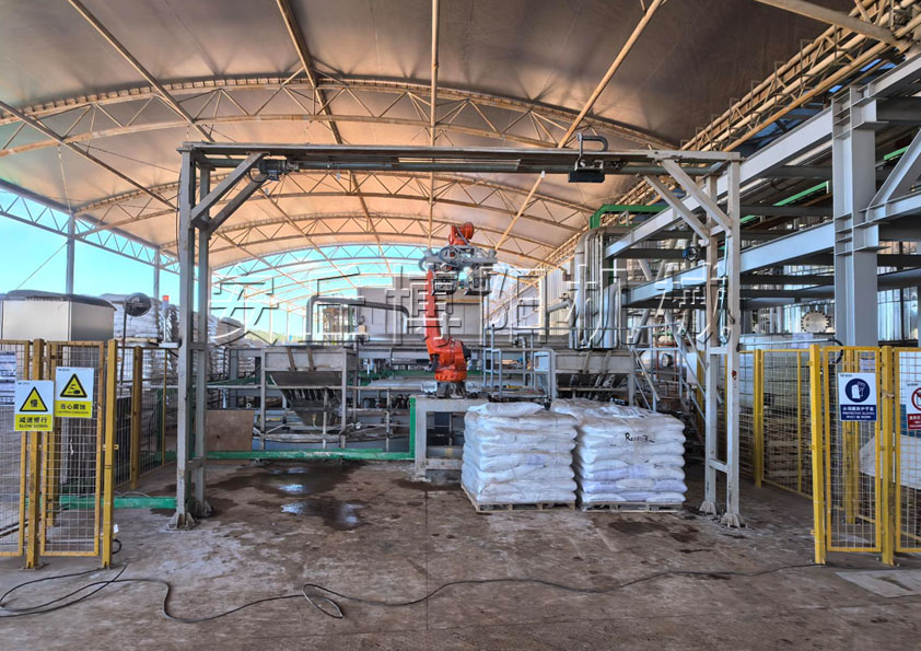 尿素顆粒自動(dòng)拆垛拆包機(jī) 尿素全自動(dòng)拆包機(jī)械手現(xiàn)場(chǎng)