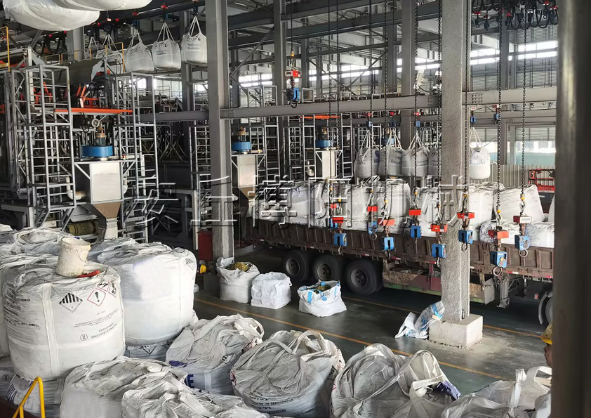 硫酸鎳全自動噸袋拆包機的核心優(yōu)勢是什么？